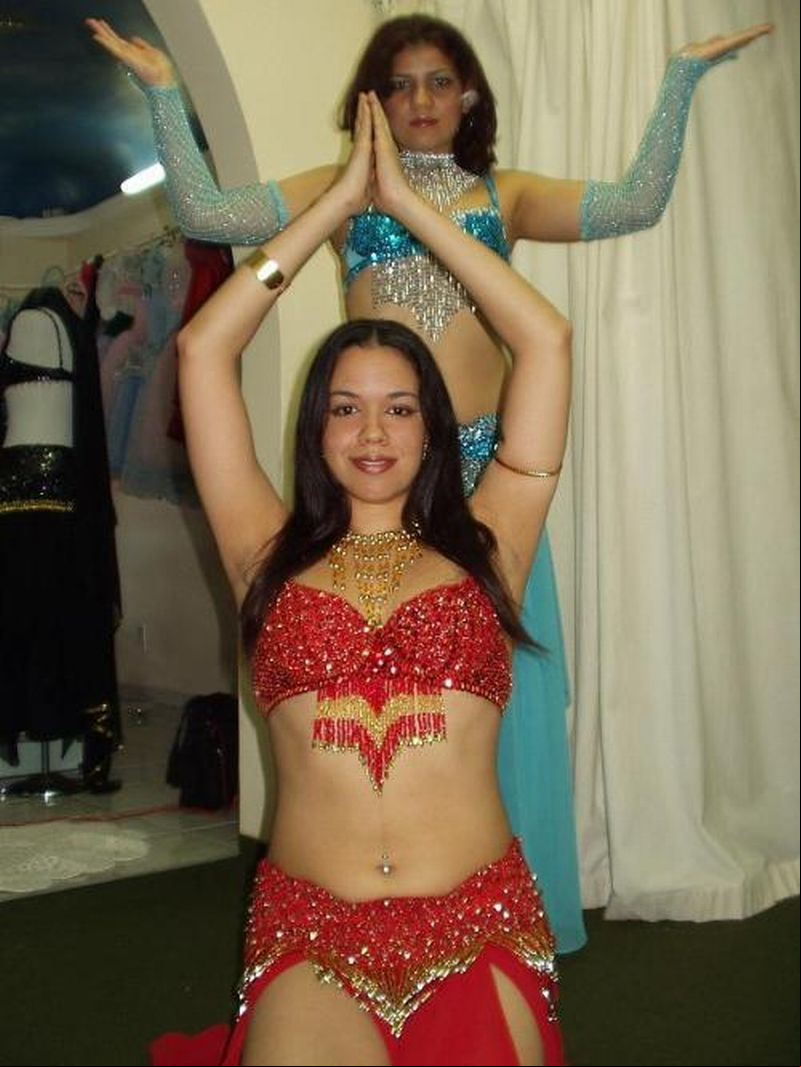 Dança do Ventre - Alusão às posições dos papiros egípcios - Patio Brasil Shopping - Brasília - Brasil